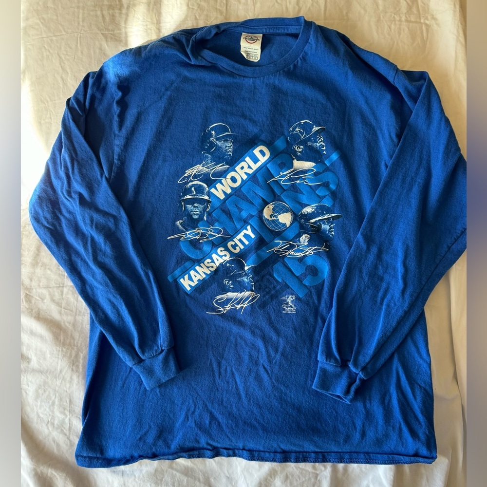 Kansas City Royals 2015 world champions with players Large long sleeve shirt.